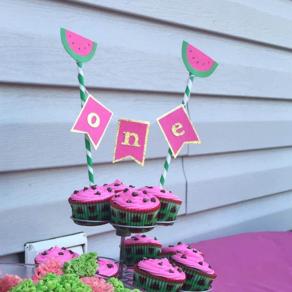 Cake topper